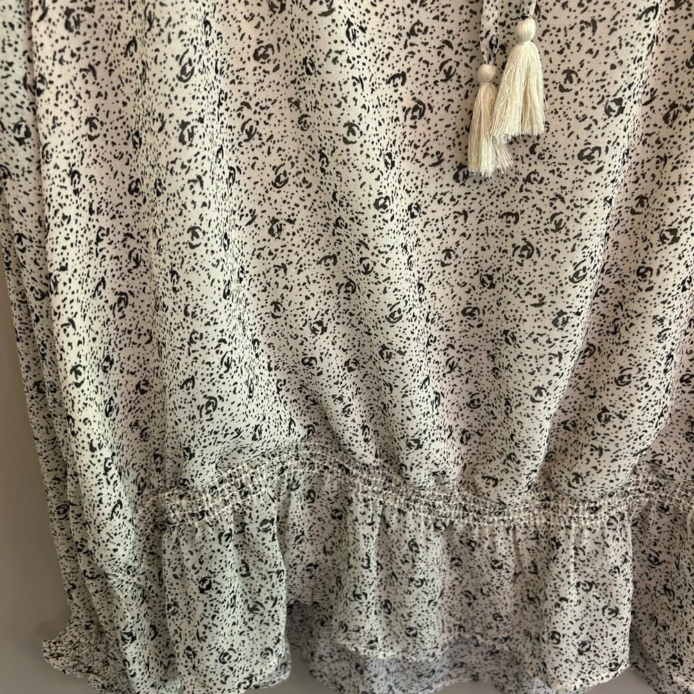 NWT Universal Thread long sleeved blouse with black design size L - Picture 12 of 16